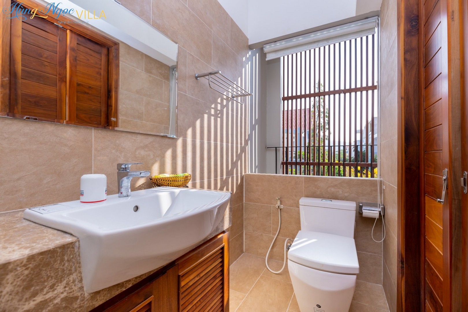 z2433928663567_f67d26a5cb764695434820122c86dbfb